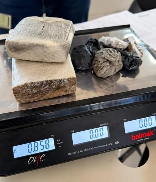 Adolescente desaparecida é encontrada em casa com mais de 1,2 kg de drogas em Teofilândia