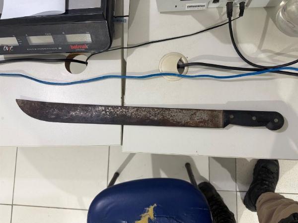 Homem é preso suspeito de agredir adolescente de 15 anos em Serrinha