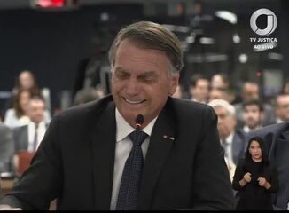 Bolsonaro brinca e chama Moraes para ser seu vice em 2026