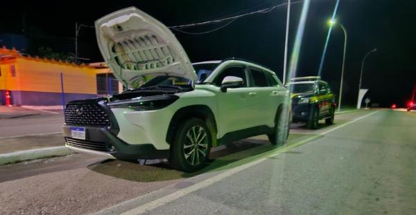 PRF recupera veículo roubado em Senhor do Bonfim