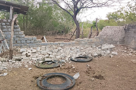 Muro é derrubado e cavalos fogem de curral municipal em Santaluz