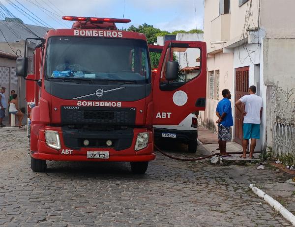 Tragédia em Serrinha: três crianças morrem carbonizadas em incêndio dentro de casa