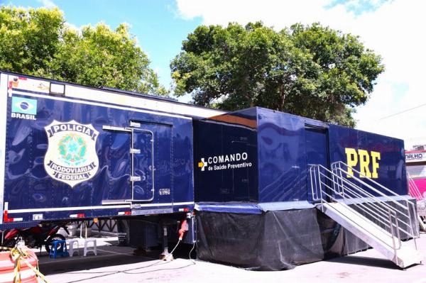 Serrinha recebe carreta da PRF com serviços médicos, odontológicos e sociais