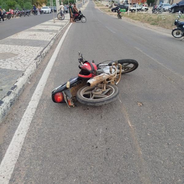 Dois homens morrem após motocicleta bater em poste em Itiúba