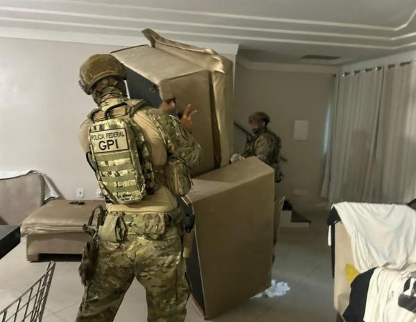 Operação contra tráfico de drogas e armas cumpre mandados em Serrinha e atinge organização criminosa em seis estados