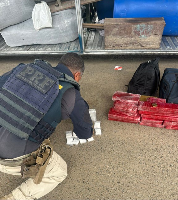 PRF prende homem que levaria 24kg de drogas para Araci