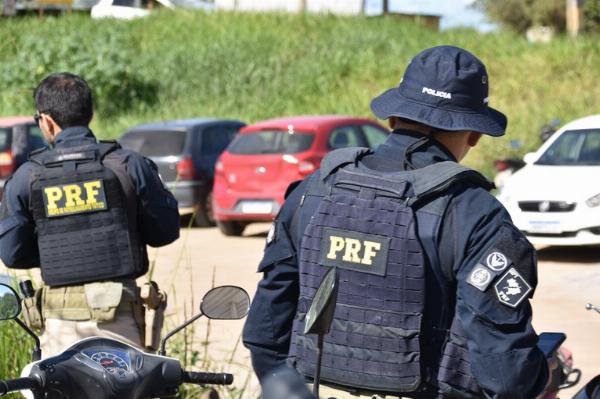 Homem é flagrado com documento veicular falso na BR-116, em Tucano
