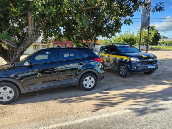 SUV adulterado é apreendido pela PRF na BR-324 em Capim Grosso