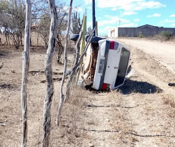 Locutor morre após carro capotar em estrada vicinal de Cansanção