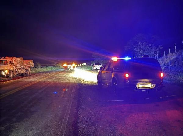 Casal morre após carro sair da pista na BA-130, em Mairi
