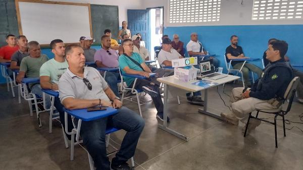 PRF promove palestra sobre segurança no transporte escolar durante volta às aulas em Serrinha