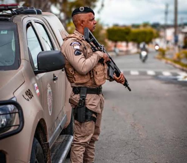 Homem com mandado por homicídio qualificado é preso em Serra Preta