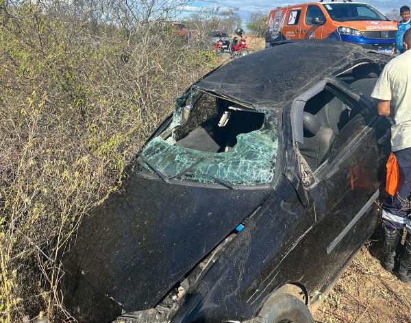 Idoso morre após carro que ele dirigia capotar na BA-233, em Riachão do Jacuípe