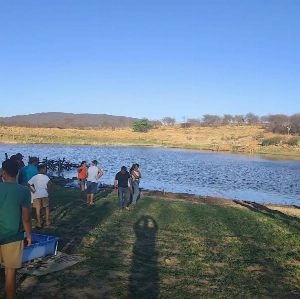 Quatro crianças da mesma família morrem afogadas em lagoa no interior da Bahia