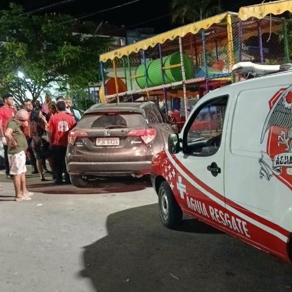Carro invade brinquedo infantil após motorista passar mal em Conceição do Coité