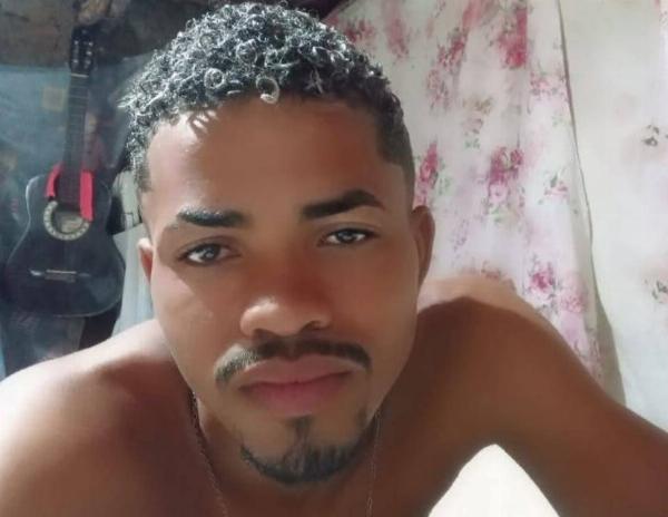 SERRINHA - JOVEM MORRE APÓS BATER MOTO CONTRA POSTE NA ZONA RURAL