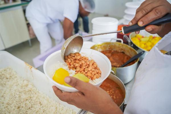 Comida no Prato leva dignidade e alimentação de qualidade a Serrinha