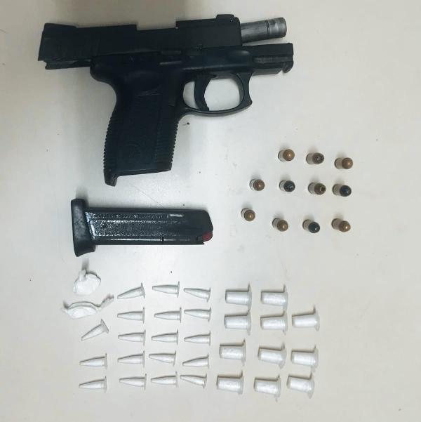 SERRINHA - CETO apreende arma e droga no bairro Alto do Recreio