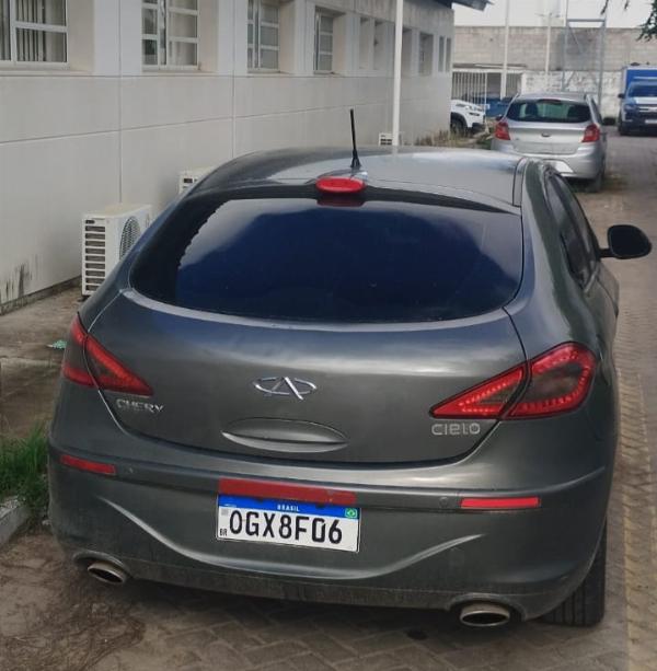 Polícia Civil recupera carro furtado em Serrinha