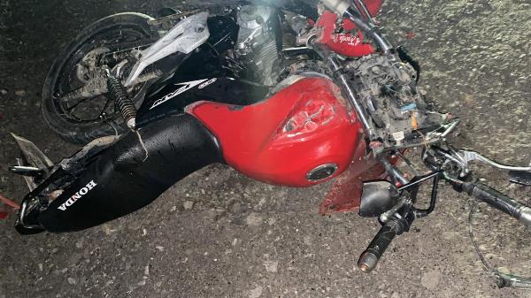 Batida entre moto e carro deixa um morto na BR-116, em Serrinha