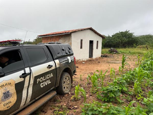 Polícia Civil de Araci procura homem que expulsou mãe de casa para transformar imóvel em plantação de maconha