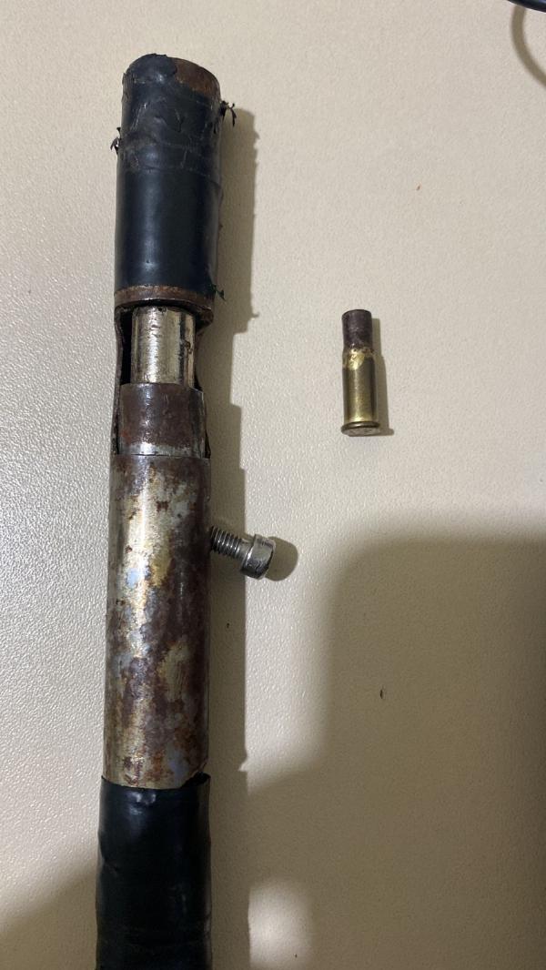 Segurança é preso com arma de fogo artesanal e canivete após agredir homem durante festa de São Pedro em Retiro