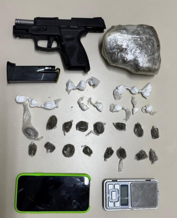 Polícia Militar prende homem com arma e drogas, em Barrocas