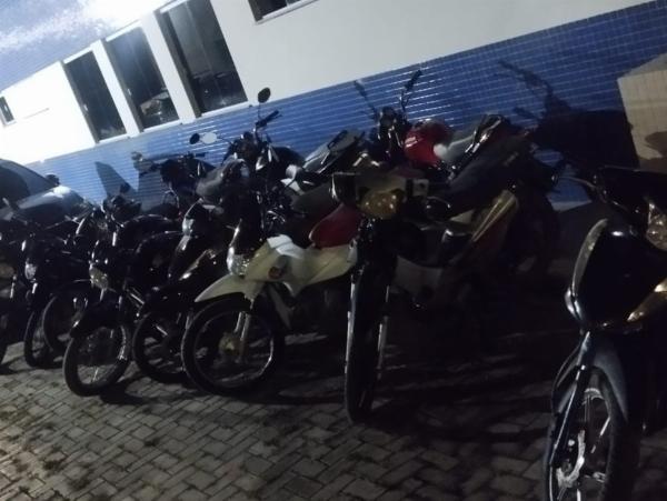 Operação da PM apreende motocicletas, carro e moto aquática em situação irregular em Araci
