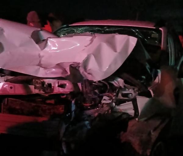 Pai e filho ficam em estado grave após colisão entre carros em Conceição do Coité