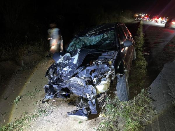 Acidente entre carro e moto deixa um homem morto e outro ferido em Retirolândia