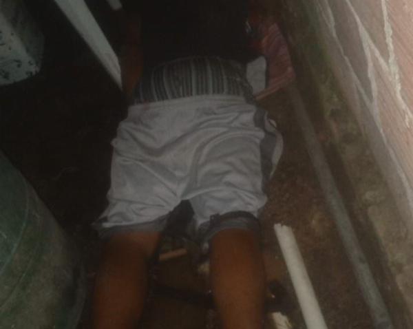 Homem é morto a tiros dentro de casa em Serrinha; polícia investiga ligação com tráfico de drogas