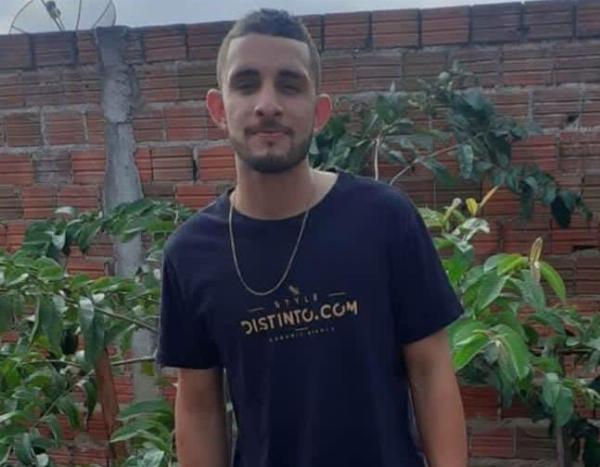 Motociclista morre em acidente após colisão com ônibus escolar entre Retirolândia e Valente