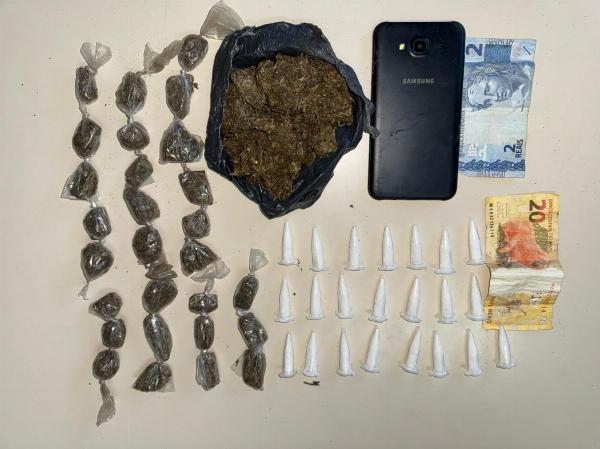 Serrinha: Ao ver PM, suspeito dispensa sacola com drogas e tenta fugir
