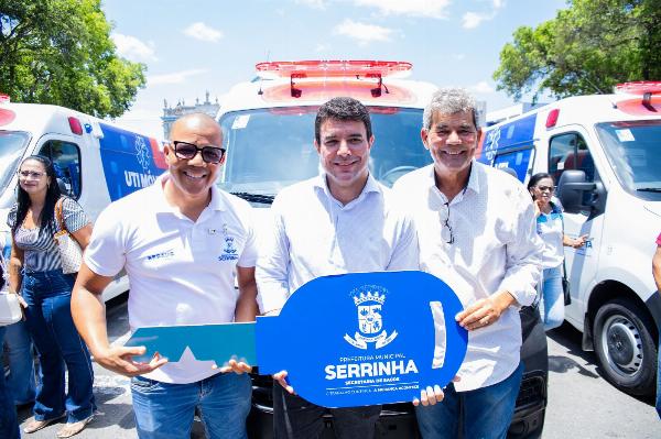 Com investimento de R$ 1,5 milhão, Prefeitura de Serrinha entrega 5 novas ambulâncias e amplia frota da saúde