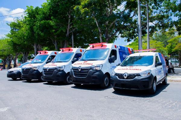 Com investimento de R$ 1,5 milhão, Prefeitura de Serrinha entrega 5 novas ambulâncias e amplia frota da saúde