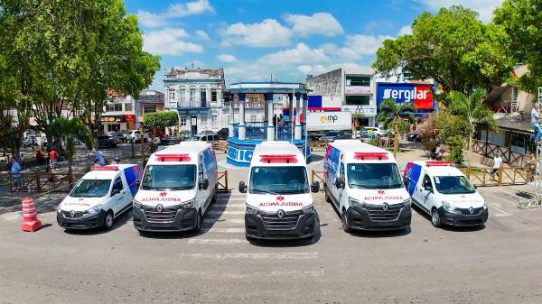 Com investimento de R$ 1,5 milhão, Prefeitura de Serrinha entrega 5 novas ambulâncias e amplia frota da saúde