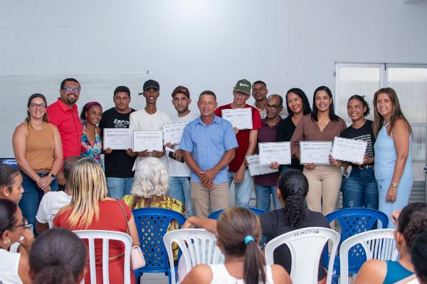 Secretaria de Agricultura de Serrinha apresenta balanço de 2025 e entrega certificados de curso