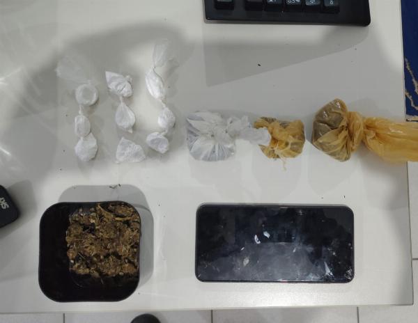 Adolescente é apreendido por suspeita de tráfico de drogas em Barrocas