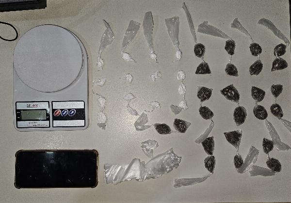 Homem de 18 anos é preso por tráfico de drogas após tentar fugir da PM em Barrocas