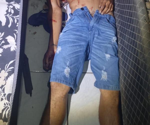 Homem é morto a tiros dentro da própria casa em Serrinha
