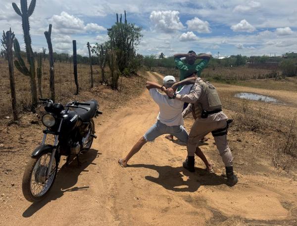 Moto com sinais de adulteração é apreendida e duas pessoas são detidas pela PM em Conceição do Coité