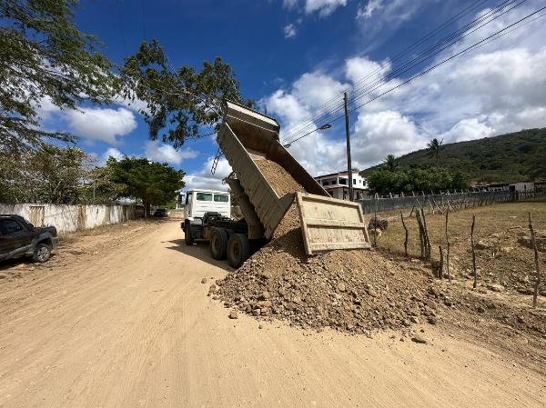 Serrinha: Iniciada pavimentação da estrada entre Vila de Fátima