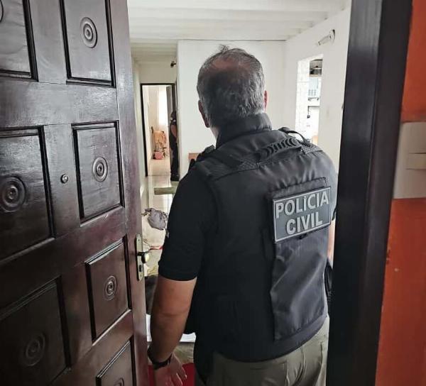 ARACI - Mulher é presa após perseguir e tentar beijar jovem de 21 anos