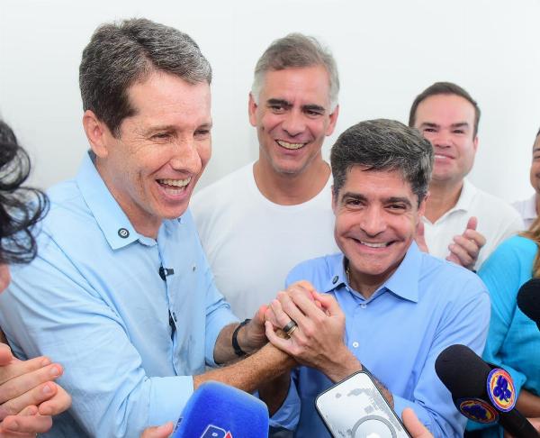 Em Jequié, ACM Neto oficializa convite a Zé Cocá, que aceita ser vice
