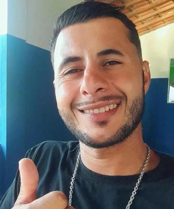 Homem é assassinado a tiros enquanto jogava bola em praça de Tucano