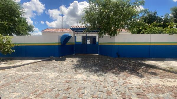 Sem salário, funcionários param escola e deixam alunos sem aula na zona rural de Barrocas