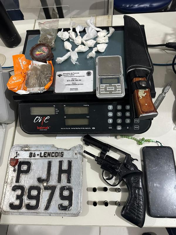Foragido da Justiça tenta tomar fuzil de policial e morre após confronto em Serrinha