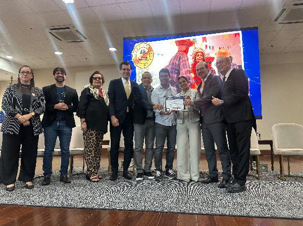 Serrinha recebe Selo Transparência pelos gastos com o São João
