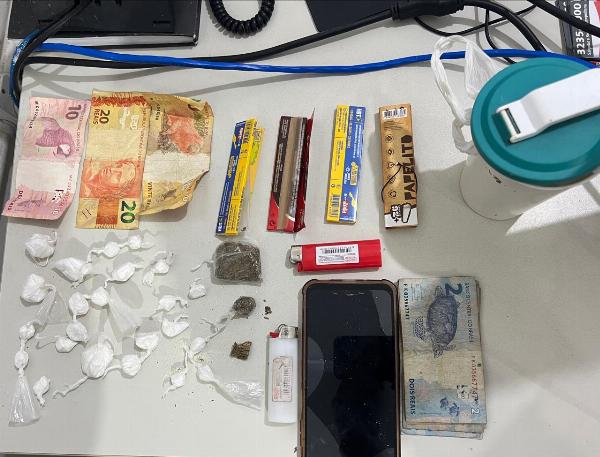 Homem é preso com drogas após tentar fugir da CETO em Conceição do Coité