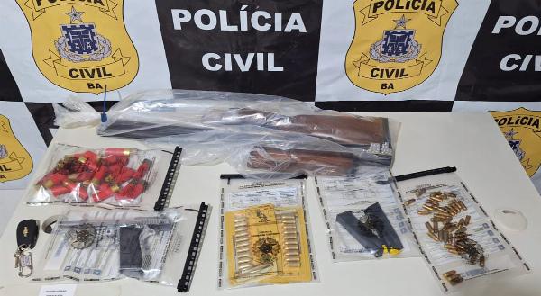 Polícia Civil apreende armas em operação contra investigados por violência doméstica em Serrinha